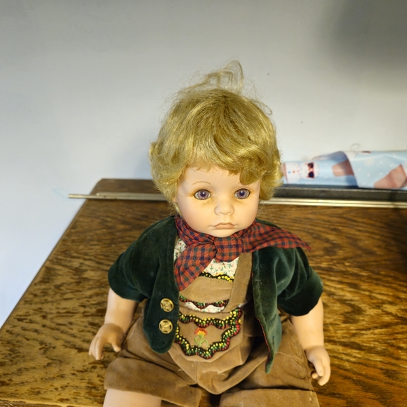 Vintage and Rare Hansel and Gretel Porcelain Dolls - Picture 14 of 16